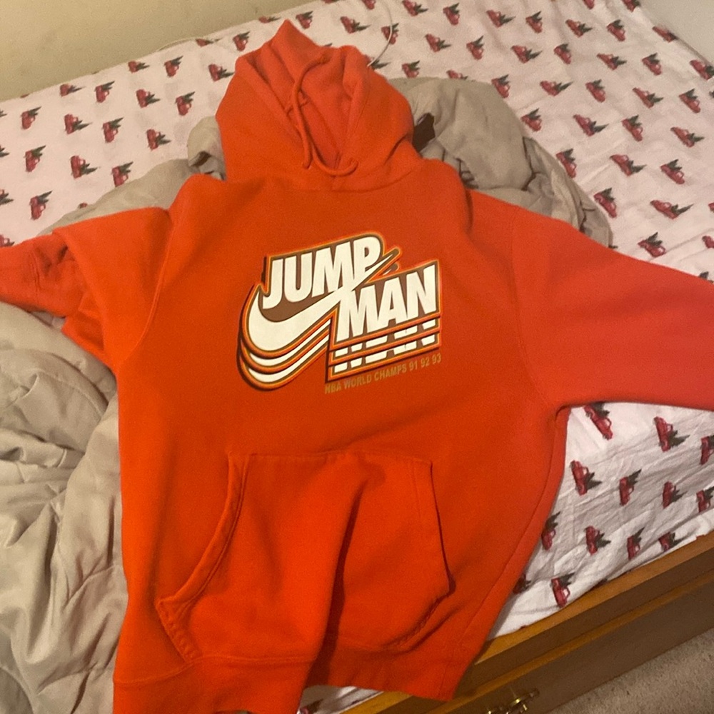 Never worn, got it as a gift but it doesn’t fit me